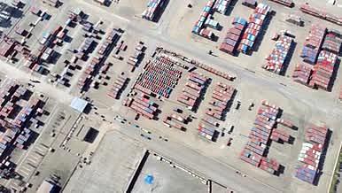 4K鸟瞰港口大型码头集装箱物流中心视频的预览图